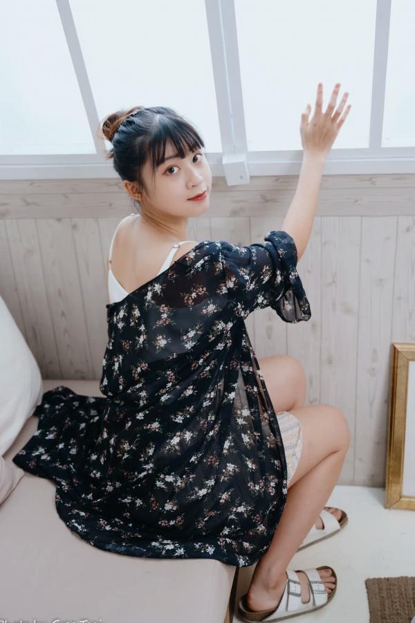    若颖 - 度假风写真：清新白色系少女居家私房照，治愈系甜美气质，打造浪漫唯美的慵懒午后时光第17张图片