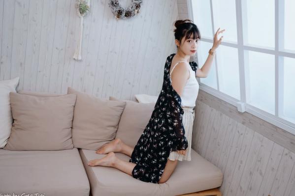    若颖 - 度假风写真：清新白色系少女居家私房照，治愈系甜美气质，打造浪漫唯美的慵懒午后时光第21张图片