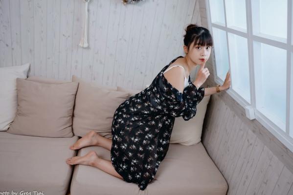   若颖 - 度假风写真：清新白色系少女居家私房照，治愈系甜美气质，打造浪漫唯美的慵懒午后时光第26张图片
