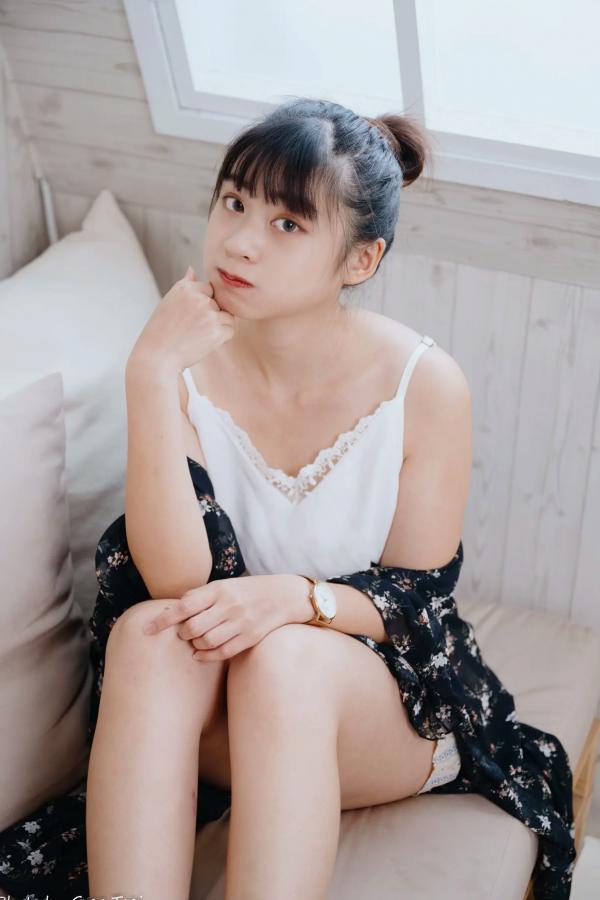    若颖 - 度假风写真：清新白色系少女居家私房照，治愈系甜美气质，打造浪漫唯美的慵懒午后时光第32张图片