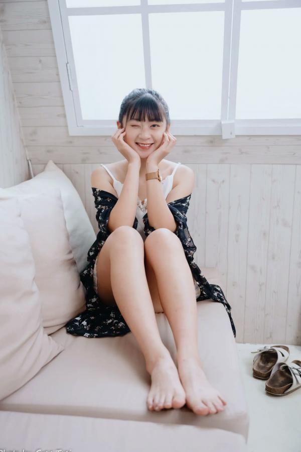    若颖 - 度假风写真：清新白色系少女居家私房照，治愈系甜美气质，打造浪漫唯美的慵懒午后时光第33张图片