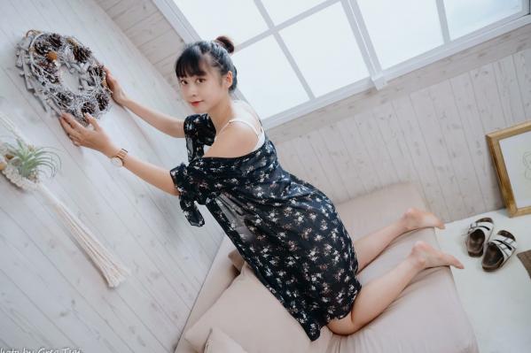    若颖 - 度假风写真：清新白色系少女居家私房照，治愈系甜美气质，打造浪漫唯美的慵懒午后时光第34张图片