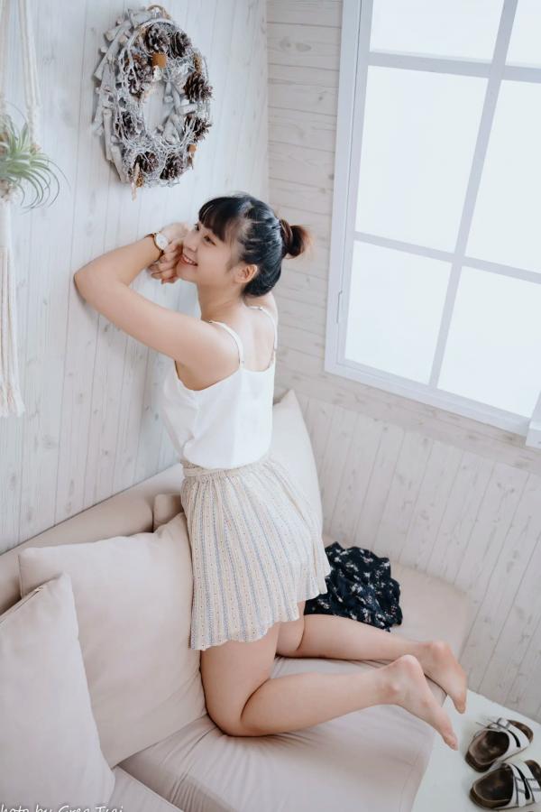    若颖 - 度假风写真：清新白色系少女居家私房照，治愈系甜美气质，打造浪漫唯美的慵懒午后时光第36张图片