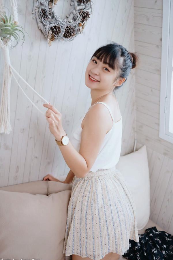    若颖 - 度假风写真：清新白色系少女居家私房照，治愈系甜美气质，打造浪漫唯美的慵懒午后时光第37张图片