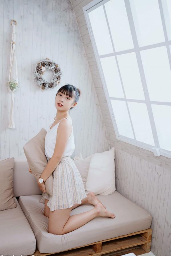    若颖 - 度假风写真：清新白色系少女居家私房照，治愈系甜美气质，打造浪漫唯美的慵懒午后时光第38张图片