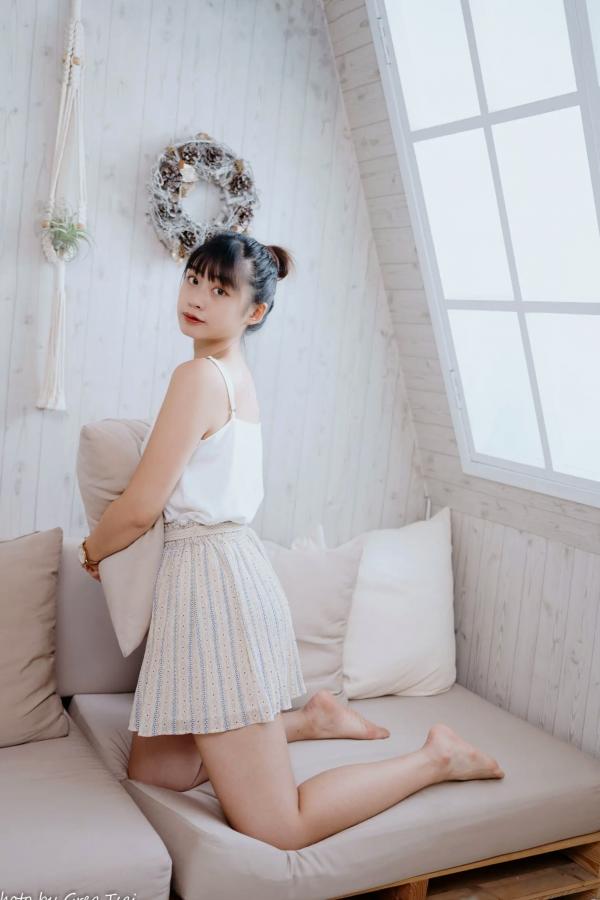    若颖 - 度假风写真：清新白色系少女居家私房照，治愈系甜美气质，打造浪漫唯美的慵懒午后时光第40张图片