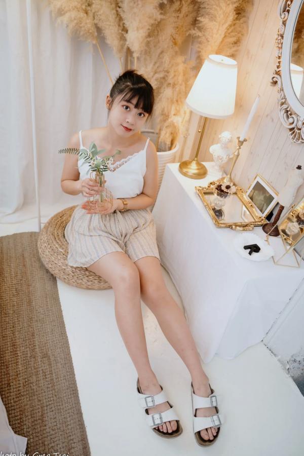    若颖 - 度假风写真：清新白色系少女居家私房照，治愈系甜美气质，打造浪漫唯美的慵懒午后时光第42张图片