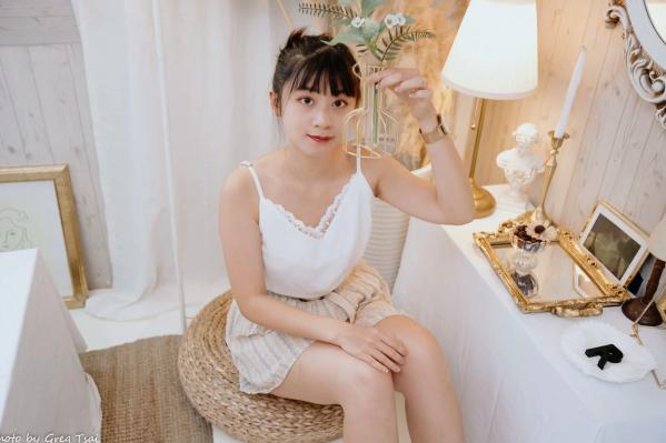    若颖 - 度假风写真：清新白色系少女居家私房照，治愈系甜美气质，打造浪漫唯美的慵懒午后时光第44张图片