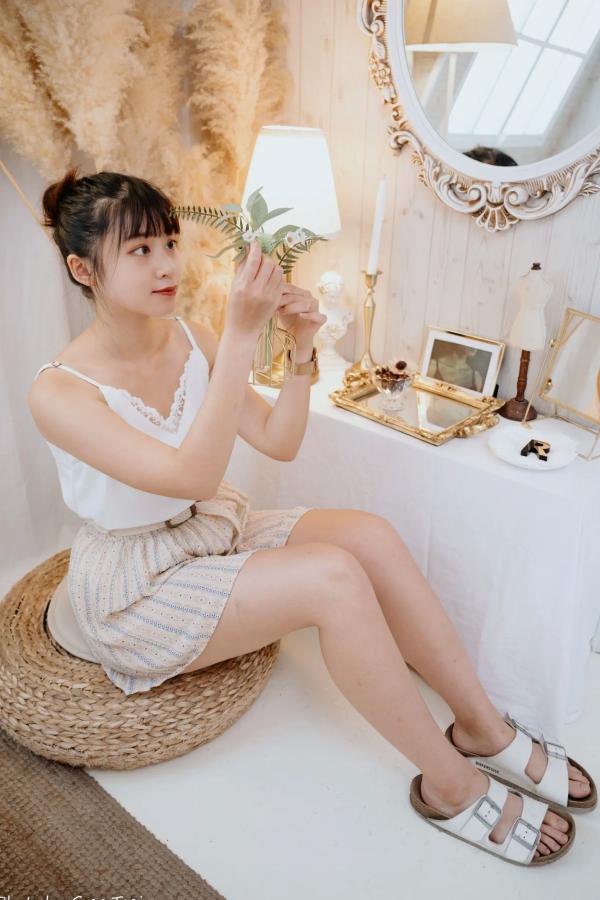    若颖 - 度假风写真：清新白色系少女居家私房照，治愈系甜美气质，打造浪漫唯美的慵懒午后时光第45张图片