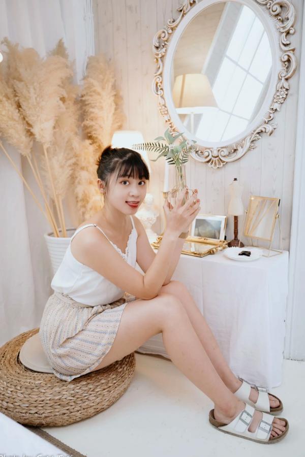    若颖 - 度假风写真：清新白色系少女居家私房照，治愈系甜美气质，打造浪漫唯美的慵懒午后时光第46张图片