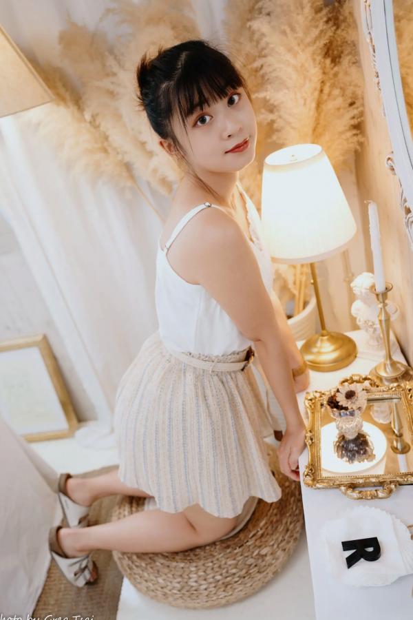    若颖 - 度假风写真：清新白色系少女居家私房照，治愈系甜美气质，打造浪漫唯美的慵懒午后时光第49张图片