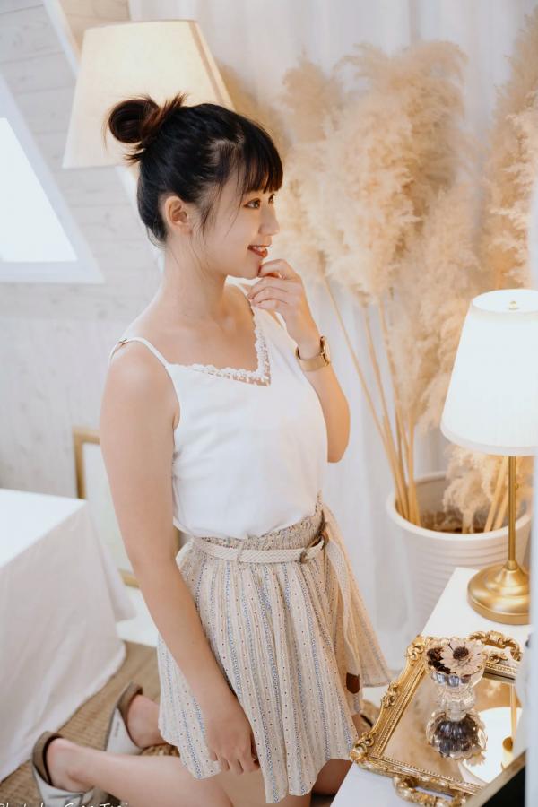    若颖 - 度假风写真：清新白色系少女居家私房照，治愈系甜美气质，打造浪漫唯美的慵懒午后时光第52张图片