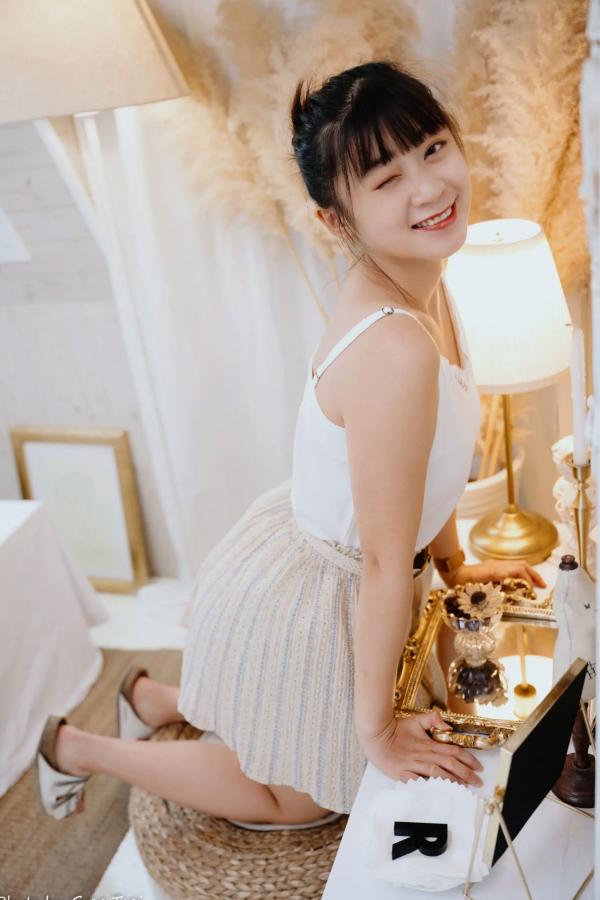    若颖 - 度假风写真：清新白色系少女居家私房照，治愈系甜美气质，打造浪漫唯美的慵懒午后时光第53张图片
