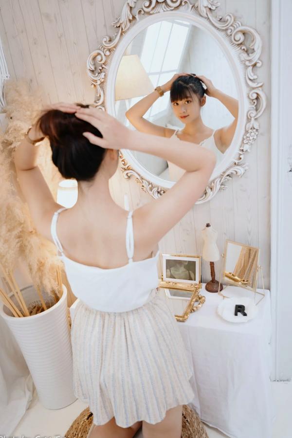    若颖 - 度假风写真：清新白色系少女居家私房照，治愈系甜美气质，打造浪漫唯美的慵懒午后时光第56张图片