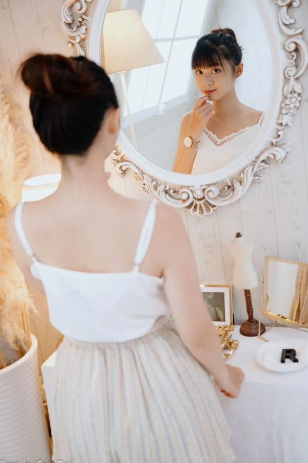    若颖 - 度假风写真：清新白色系少女居家私房照，治愈系甜美气质，打造浪漫唯美的慵懒午后时光第60张图片