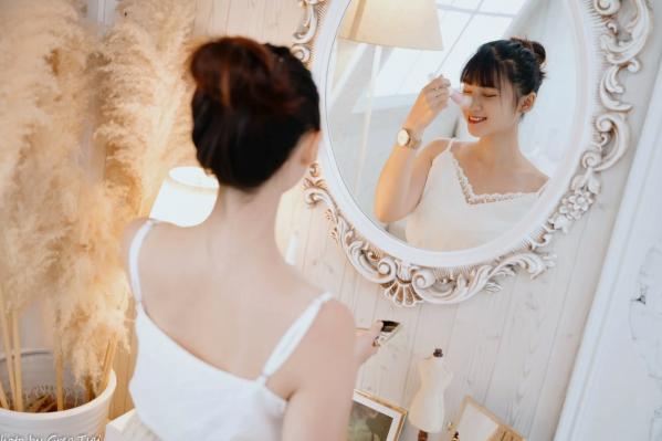    若颖 - 度假风写真：清新白色系少女居家私房照，治愈系甜美气质，打造浪漫唯美的慵懒午后时光第62张图片