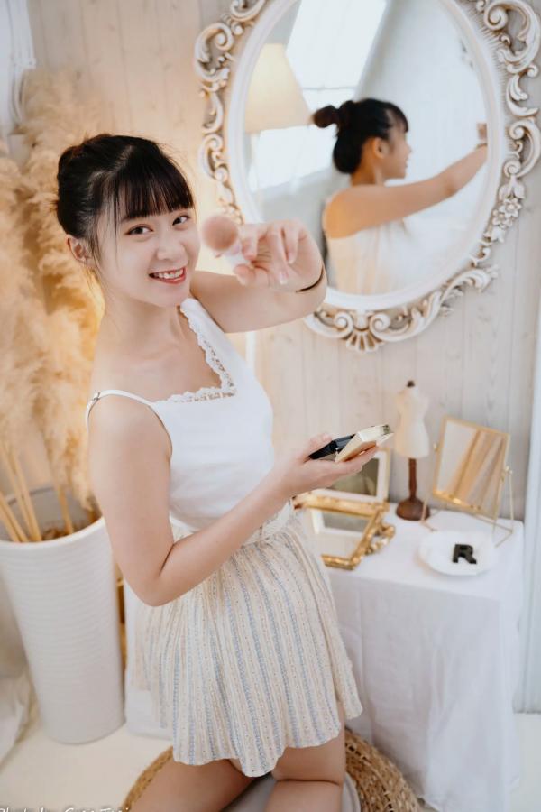    若颖 - 度假风写真：清新白色系少女居家私房照，治愈系甜美气质，打造浪漫唯美的慵懒午后时光第64张图片