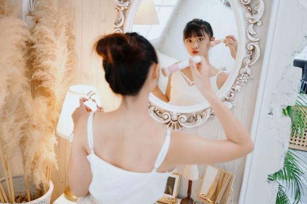    若颖 - 度假风写真：清新白色系少女居家私房照，治愈系甜美气质，打造浪漫唯美的慵懒午后时光第66张图片