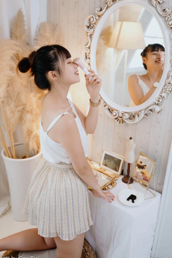    若颖 - 度假风写真：清新白色系少女居家私房照，治愈系甜美气质，打造浪漫唯美的慵懒午后时光第68张图片