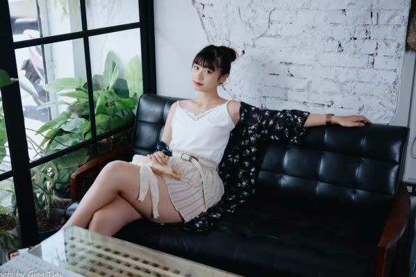    若颖 - 度假风写真：清新白色系少女居家私房照，治愈系甜美气质，打造浪漫唯美的慵懒午后时光第71张图片
