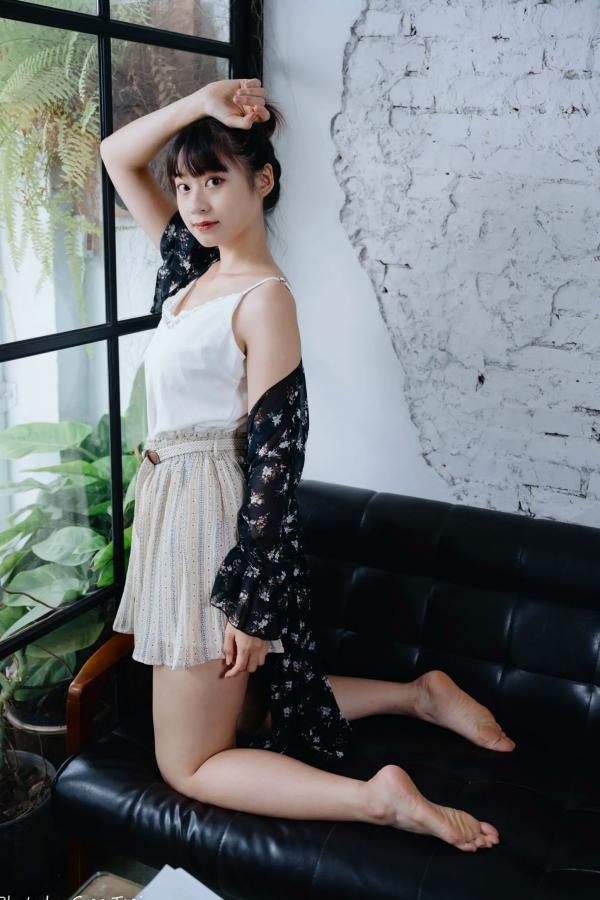    若颖 - 度假风写真：清新白色系少女居家私房照，治愈系甜美气质，打造浪漫唯美的慵懒午后时光第105张图片