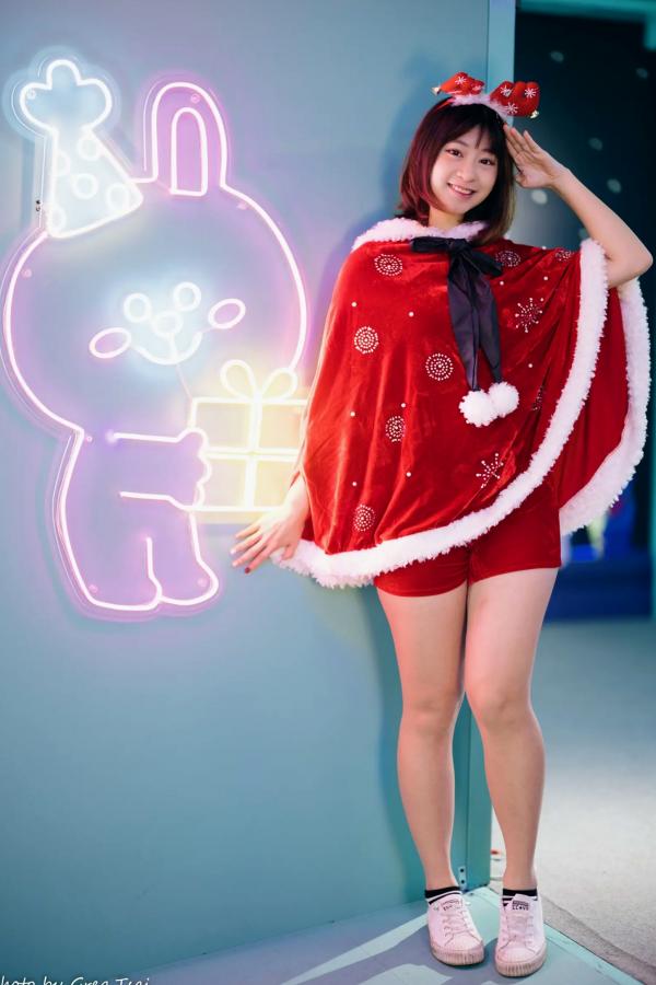    若颖圣诞特辑：可爱圣诞女郎街拍，户外灯光下的甜美治愈瞬间第6张图片