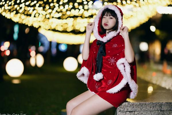    若颖圣诞特辑：可爱圣诞女郎街拍，户外灯光下的甜美治愈瞬间第40张图片