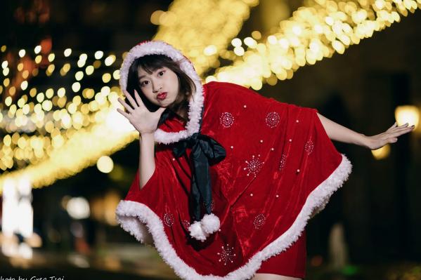    若颖圣诞特辑：可爱圣诞女郎街拍，户外灯光下的甜美治愈瞬间第41张图片