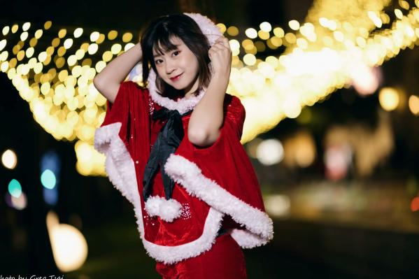    若颖圣诞特辑：可爱圣诞女郎街拍，户外灯光下的甜美治愈瞬间第43张图片
