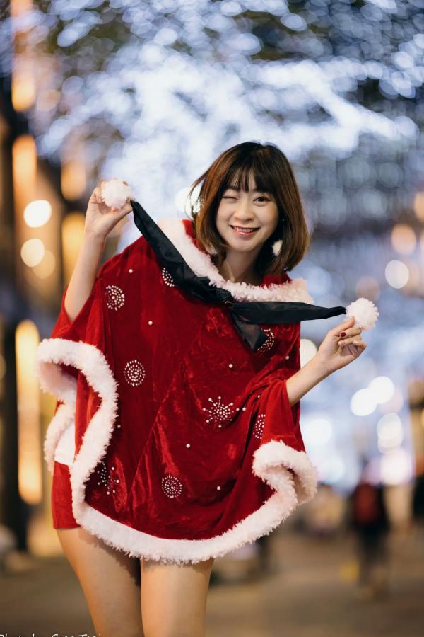    若颖圣诞特辑：可爱圣诞女郎街拍，户外灯光下的甜美治愈瞬间第57张图片