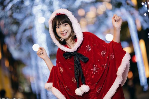    若颖圣诞特辑：可爱圣诞女郎街拍，户外灯光下的甜美治愈瞬间第61张图片
