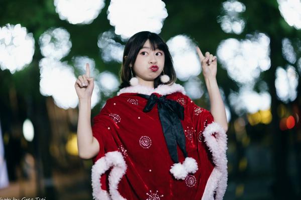    若颖圣诞特辑：可爱圣诞女郎街拍，户外灯光下的甜美治愈瞬间第63张图片