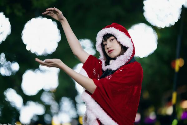    若颖圣诞特辑：可爱圣诞女郎街拍，户外灯光下的甜美治愈瞬间第65张图片