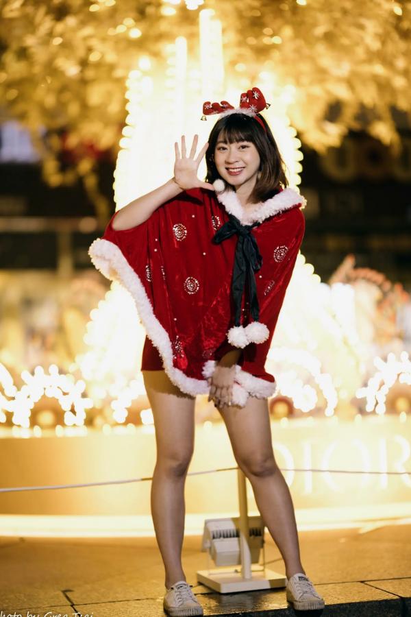    若颖圣诞特辑：可爱圣诞女郎街拍，户外灯光下的甜美治愈瞬间第66张图片