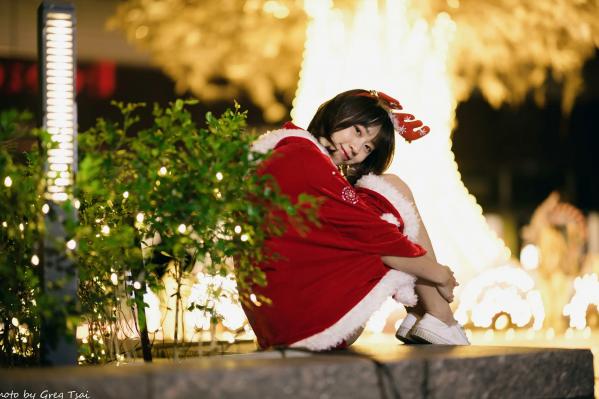    若颖圣诞特辑：可爱圣诞女郎街拍，户外灯光下的甜美治愈瞬间第75张图片