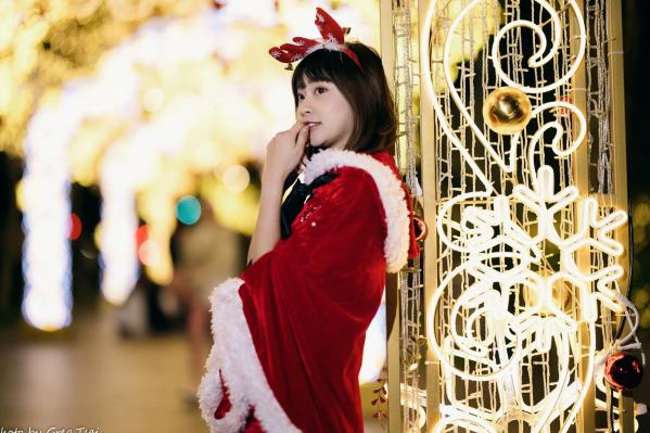    若颖圣诞特辑：可爱圣诞女郎街拍，户外灯光下的甜美治愈瞬间第80张图片