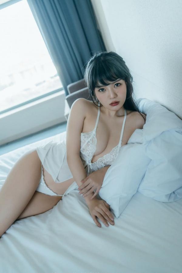   JOJO X EIMI：纯欲白纱私房写真，清新透视内衣下的极致诱惑与曼妙曲线第23张图片
