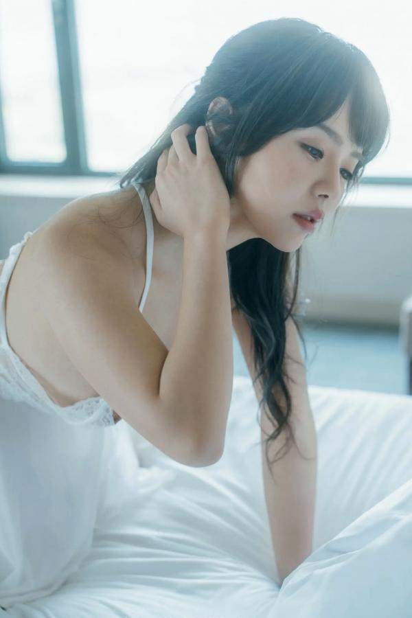    JOJO X EIMI：纯欲白纱私房写真，清新透视内衣下的极致诱惑与曼妙曲线第70张图片