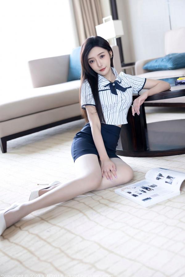 王馨瑶   XiaoYu语画界-1025-王馨瑶Yanni-蓝白条纹学生装制服诱惑-白色丝袜冷艳私房美腿写真-2023.05.11-无圣光大尺度第14张图片
