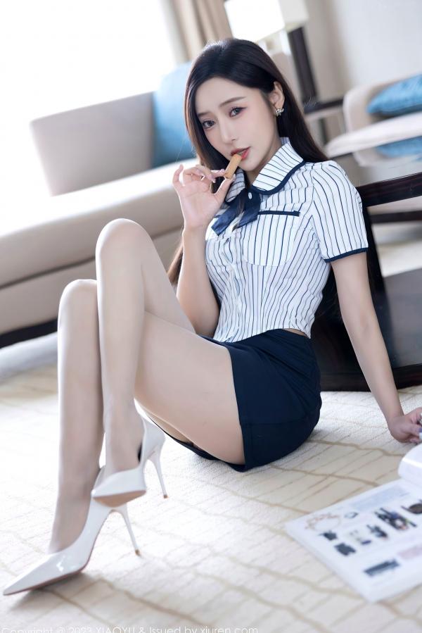 王馨瑶   XiaoYu语画界-1025-王馨瑶Yanni-蓝白条纹学生装制服诱惑-白色丝袜冷艳私房美腿写真-2023.05.11-无圣光大尺度第18张图片