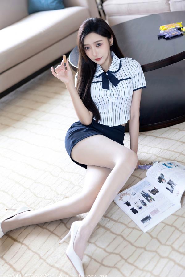 王馨瑶   XiaoYu语画界-1025-王馨瑶Yanni-蓝白条纹学生装制服诱惑-白色丝袜冷艳私房美腿写真-2023.05.11-无圣光大尺度第19张图片