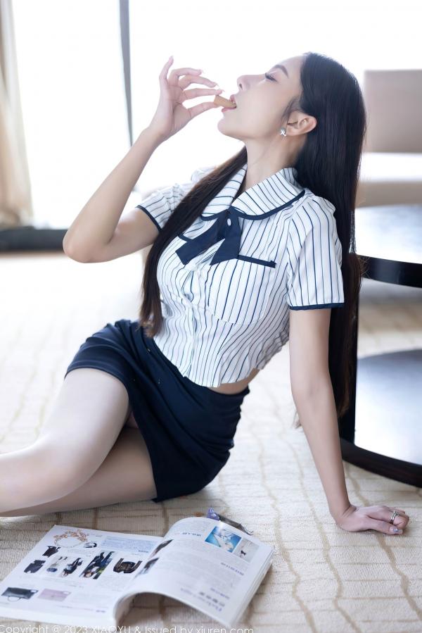 王馨瑶   XiaoYu语画界-1025-王馨瑶Yanni-蓝白条纹学生装制服诱惑-白色丝袜冷艳私房美腿写真-2023.05.11-无圣光大尺度第21张图片