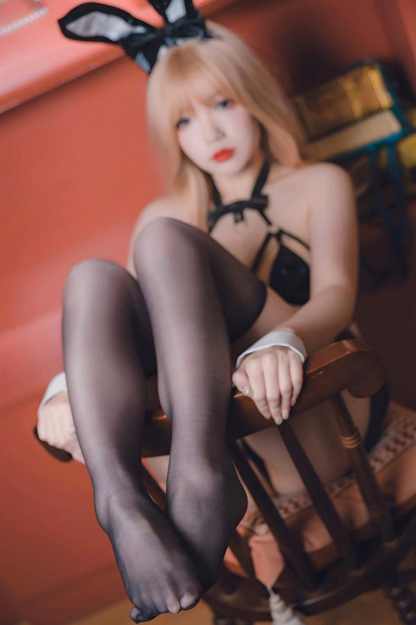    雪晴Astra金发兔女郎写真，皮革诱惑制服cosplay，甜美童颜与顶级身材，视觉冲击感十足第23张图片