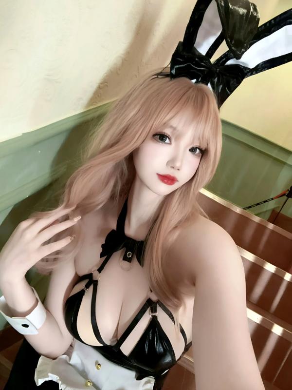    雪晴Astra金发兔女郎写真，皮革诱惑制服cosplay，甜美童颜与顶级身材，视觉冲击感十足第70张图片