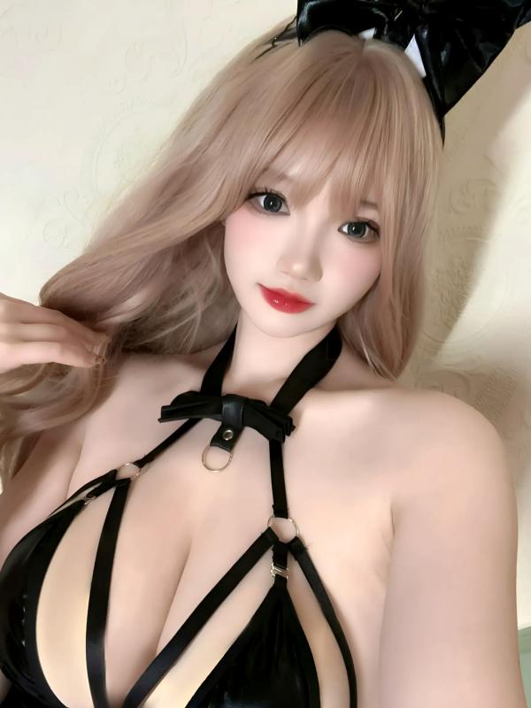    雪晴Astra金发兔女郎写真，皮革诱惑制服cosplay，甜美童颜与顶级身材，视觉冲击感十足第72张图片