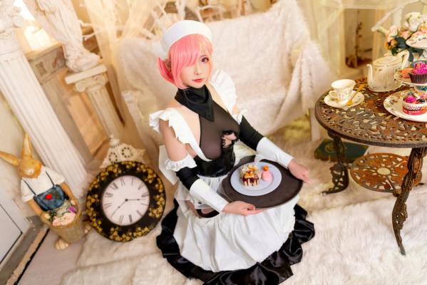    樱岛嗷一 - FGO赛车女郎与性感兔女郎Cosplay私房大尺度写真[46P]第30张图片