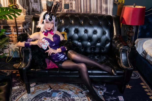    樱岛嗷一 - FGO赛车女郎与性感兔女郎Cosplay私房大尺度写真[46P]第37张图片
