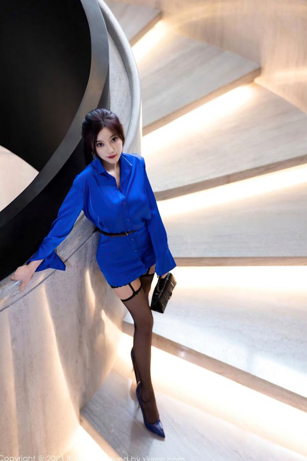 杨晨晨 sugar小甜心CC  XiaoYu语画界-杨晨晨Yome-精致蓝色蕾丝内衣配黑丝职场风情，极致诱惑私房大尺度写真集第3张图片