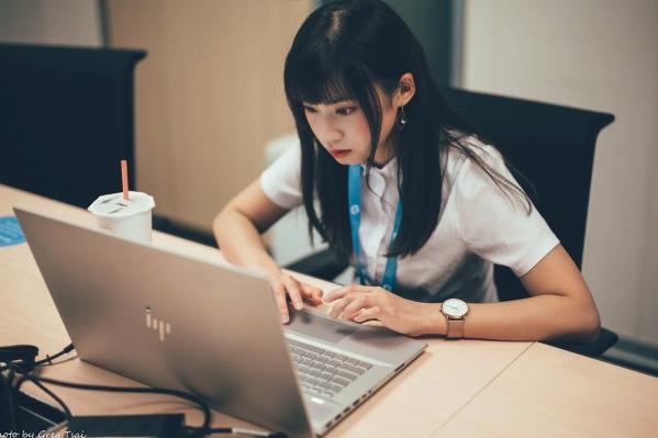    若颖 - Office lady 精选职场制服写真，知性气质诱惑，完美展现职场女神风采 [122P]第2张图片