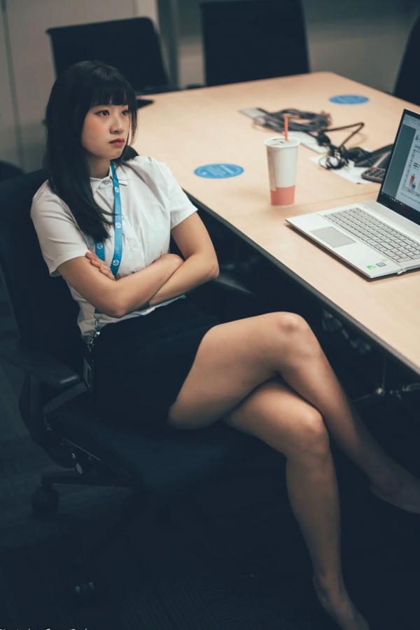    若颖 - Office lady 精选职场制服写真，知性气质诱惑，完美展现职场女神风采 [122P]第9张图片
